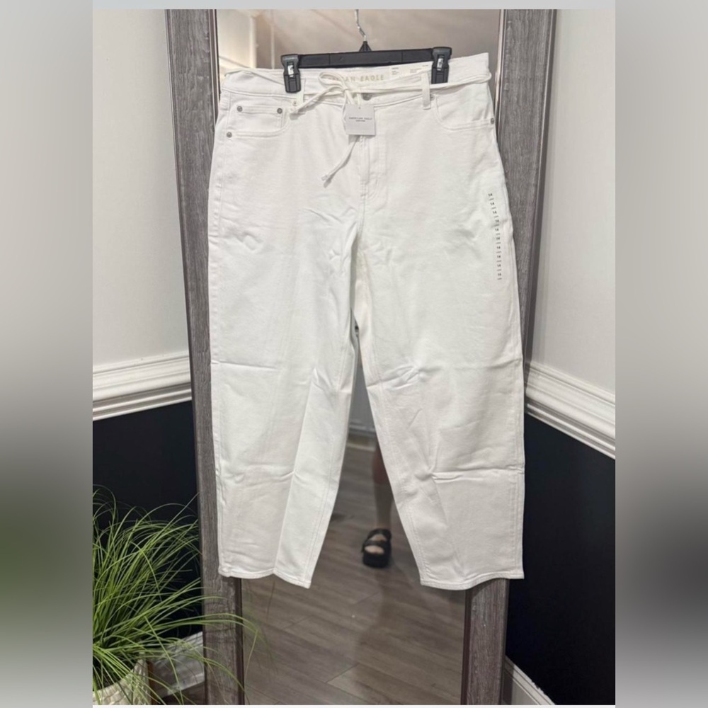 🎉NEW🎉American Eagle white stretch barrel  jeans